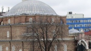 Изслушват шефа на ДАНС за мюсюлманския молитвен дом в Люлин