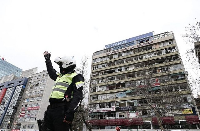 Полицай застреля колега и случаен минувач в Анкара