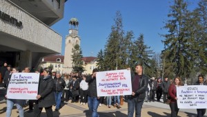 Разградски села на протест искат си частното ВиК