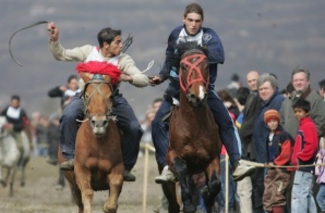 Кушии, теглене на трупи и захранване на коне за Тодоровден в Бистрица