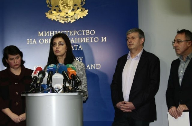 Меглена Кунева тръгва на битка с корупцията в МОН