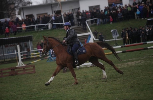 Разложкото село Бачево отбелязва своя празник с конни състезания