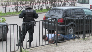 Задържаха двама телефонни измамници от Плевенско