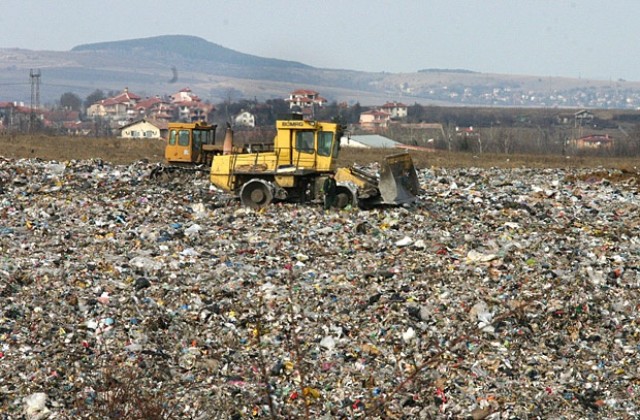 Продължава почистването на нерегламентираните сметища в Благоевград