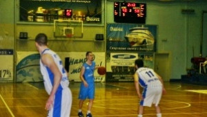 Черно море порт Варна загуби у дома от Академик