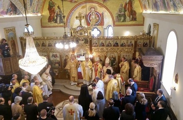 Държавният секретар на Ватикана освети храм Успение Богородично (СНИМКИ)