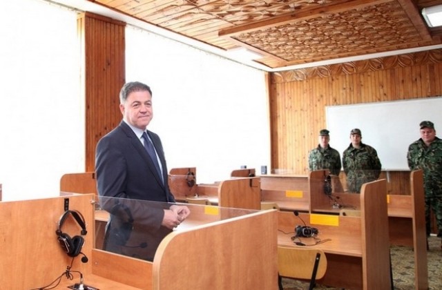 Обявяват 25 нови вакантни места във военното поделение в Белене