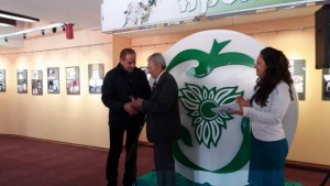 Изложба събра девойки Кюстендилска пролет основателят на конкурса получи плакет