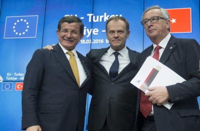 Файненшъл таймс: ЕС продава душата си, за да сключи сделка с Турция за мигрантите