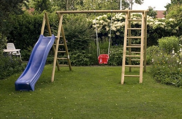 Десетки детски площадки и кътове почиства фирма Паркстрой