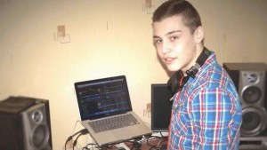 15годишен DJ печели в конкурс за ремикс на Маски долу