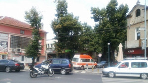 Шофьорка блъсна 14годишно момиче на пешеходната пътека до Дома на