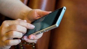 Вадят с помпа смартфони паднали в училищни тоалетни