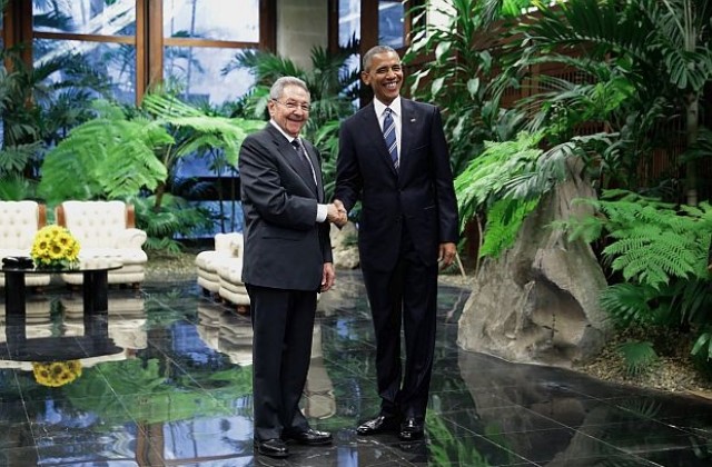 Историческа среща на Барак Обама и Раул Кастро в Хавана (СНИМКИ)