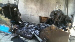 Запалиха 12 контейнера за смет в Централен