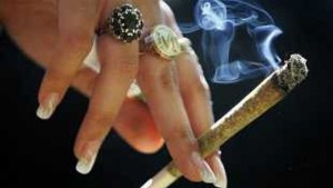 Мъж и жена са задържани за притежание на наркотици