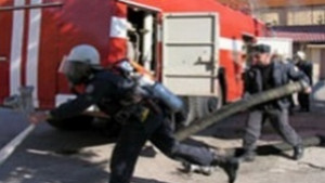 Дядо разчиствал двора си с огън и го прехвърлил и