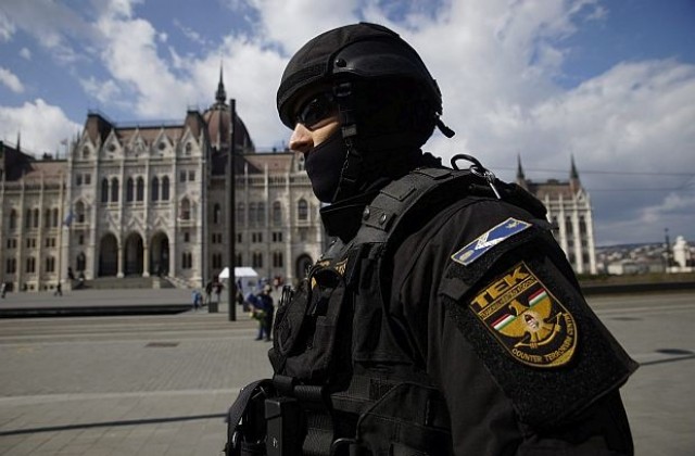 Белгийският кралски дворец не е бил евакуиран след атентатите