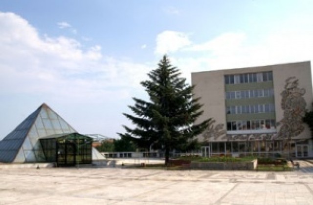Каварна посреща пролетта с карнавал
