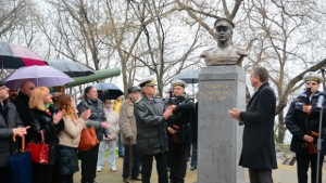 Откриха паметник на военен герой пазил бреговете на Варна СНИМКИ