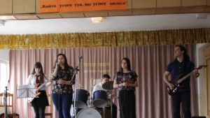 С поетичномузикален празник отбелязаха настъпилата пролет в Търговската гимназия в