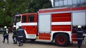 Късо съединение подпали ракламно пано на бул Дунав