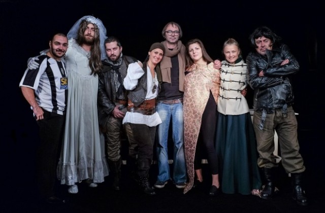 Хасковският театър гостува на разградска сцена с „Дубльори“