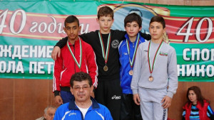 Адриян Романов шампион по борба при децата