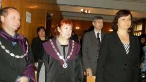 Областният управител приветства абсолвентите в Педагогическия колеж
