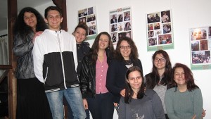 Посрещат пролетта с поезия