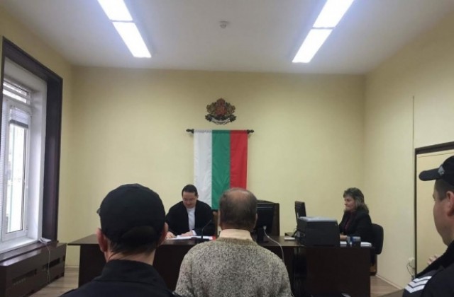 Телефонният измамник остава в ареста