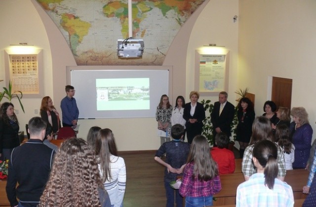 Откриха модернизиран кабинет по английски език в СОУКрум Попов в Левски