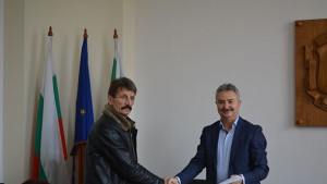 Още две сдружения подписаха договори за саниране