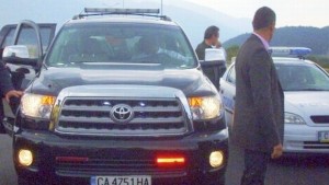 Вицетата и министрите слизат от специалните коли