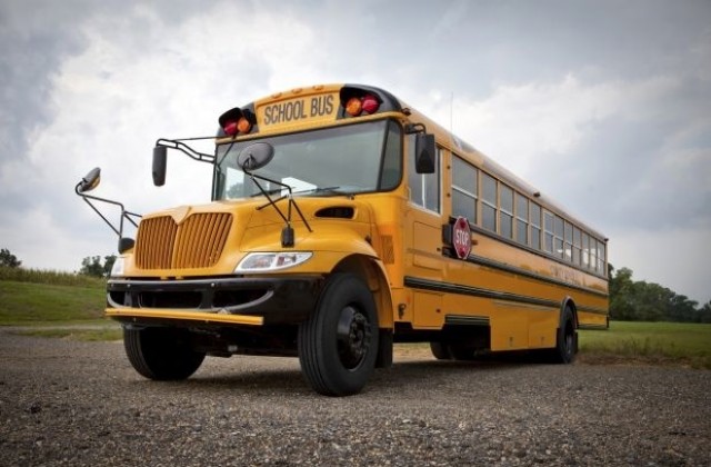 По-големи бият по-малките в училищен автобус
