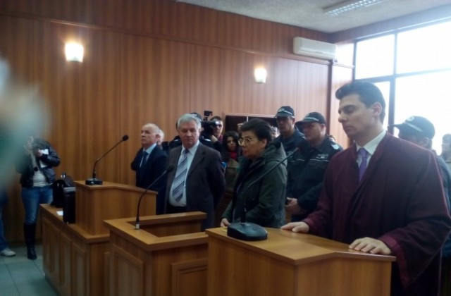 Оставиха Ройдова в ареста, тя отрече да е поръчвала убийството на роднините си