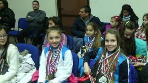 Родители настояват за нов график на ползване на плувния басейн