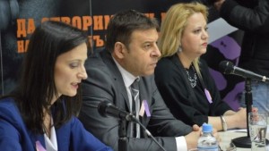 Мария Габриел и Камбитов откриха конференция срещу насилието над жени