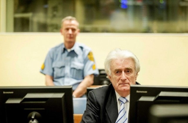 Осъденият за геноцид Караджич не може да повярва на присъдата си