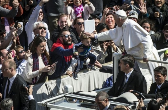 Папа Франциск призова християните да не се поддават на песимизъм след атентатите