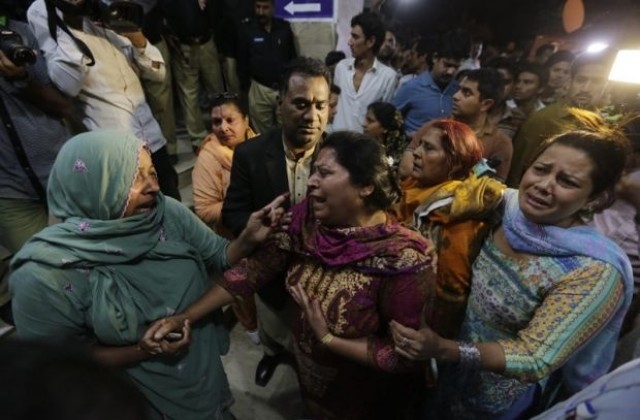 Расте броят на жертвите след терористичната атака срещу в Пакистан