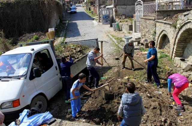Община В. Търново подпомага доброволческата акция за почистване и възстановяване на паркова зона