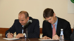 Подписаха договор за последния етап от рехабилитацията на Младежкия център