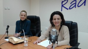Дантели в червено и цвят мента за булки 2017