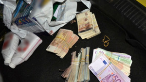 220 хил в различна валута са задигнати от банков трезор