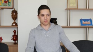 20годишен илюзионист от Димитровград получава наградата Сенко