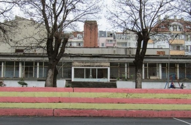 Труп на мъж престоял три години в Старата баня в Бургас