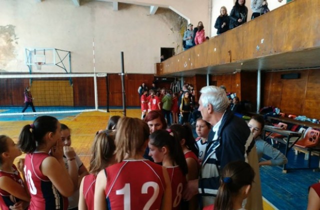 12- годишните момичета на волейболния Велбъжд се класираха за зоната