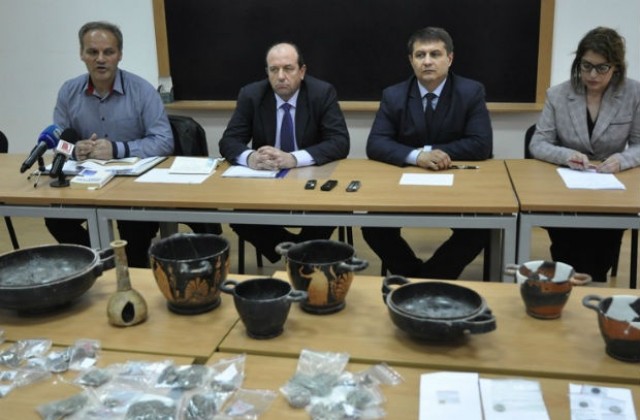 До 6 години затвор грози шефа на Държавния архив в Хасково заради иманярство