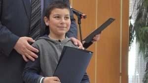 Да бъдем хора събира средства за подпомагане на малък художник